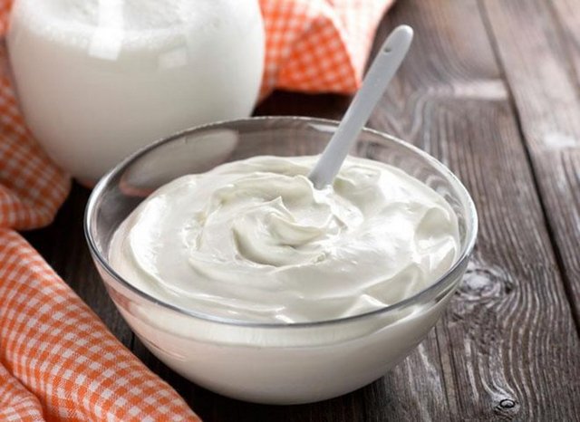 Yoğurt aynı zamanda kırmızı kan hücrelerini korur ve düzgün bir sinir sistemi gelişiminde etkili B12 vitaminini içerir.