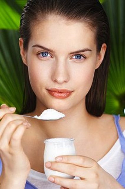 Yoğurtta bulunan önemli vitamin kaynakları potasyum, fosfor, riboflavin, iyot, çinko ve B5 vitaminidir.