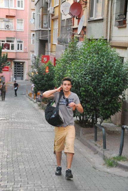 Cinsiyet değişikliği ameliyatıyla erkek olan Rüzgâr Erkoçlar, T24.com'daki köşesinde yazdığı yazıda ameliyat sonrasında askere çağrılma sürecinde yaşadıklarını anlattı: