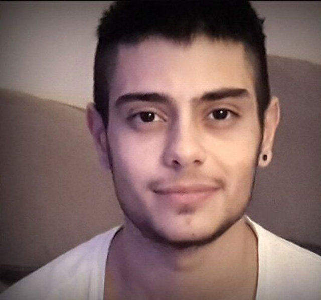 RÜZGÂR SESSİZLİĞİNİ BOZDUGeçen yıl cinsiyet değiştirerek erkek olan ve bir anda Türkiye'nin gündemine oturan Rüzgâr Erkoçlar, önceki akşam Cihangir'deydi.