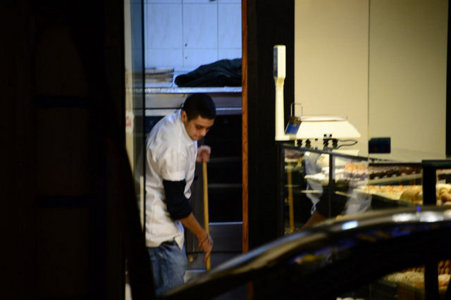 Ani bir kararla önce cinsiyetini, sonra Nil olan ismini Rüzgar olarak değiştiren Erkoçlar, işinde de değişiklik yapmıştı.