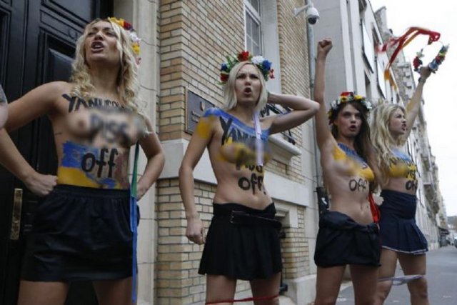 Protesto gösterilerinde genelde soyunan Femen üyeleri bu sefer daha dikkat çekici bir eylemde bulundular.