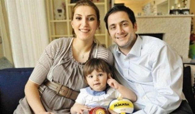 Boşanma haberinin ardından Orkun Darnel'in eşini aldattığı öne sürülmüştü.