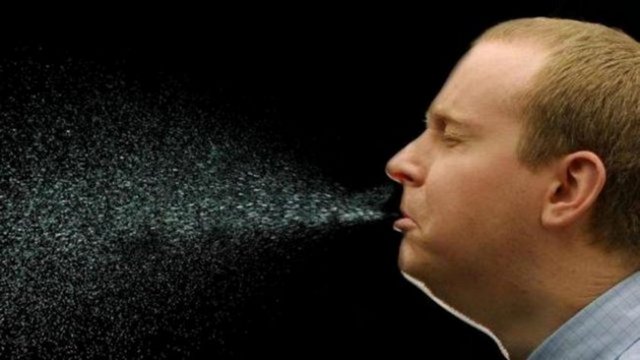 Hapşırmayı engellemeye çalışan birinin başındaki veya boynundaki damarlardan biri yırtılabilir.