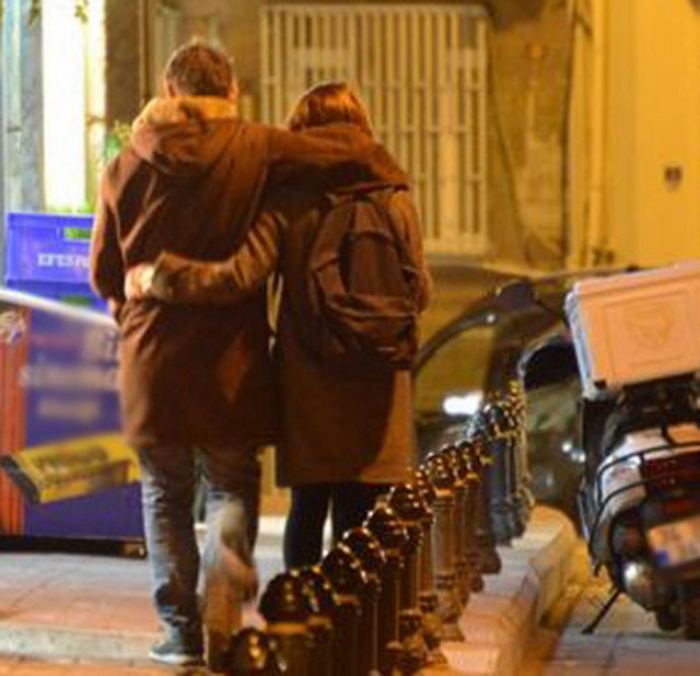 Avrupa Yakası'nda canlandırdığı Burhan Altıntop karakteriyle büyük bir hayran kitlesi edinen ve bugünlerde Galip Derviş dizisiyle ekrana gelen Engin Günaydın gönlünü rol arkadaşı Algı Eke'ye kaptırdı.