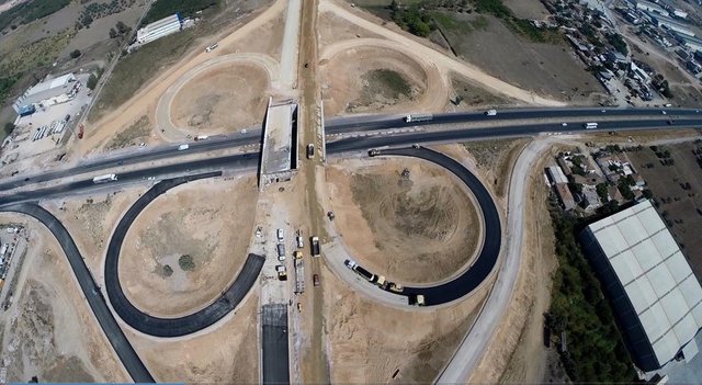 İstanbul ile İzmir arasında ulaşımı 3.5 saate düşürecek projenin genel anlamda şu ana kadar yüzde 48'inin tamamlandığı belirtildi. Toplamda 3 bin 210 metre uzunluğundaki Belkahve Tüneli'nde...