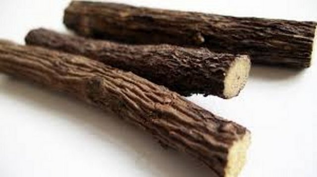 İdrar söktürücü etkisi de bulunan meyan kökü, midedeki ülser, gastrit gibi mide hastalıklarına fayda sağlar. Kabızlığa karşı da iyi gelen meyan kökü, kramp çözücü olarak da kullanılabilir.