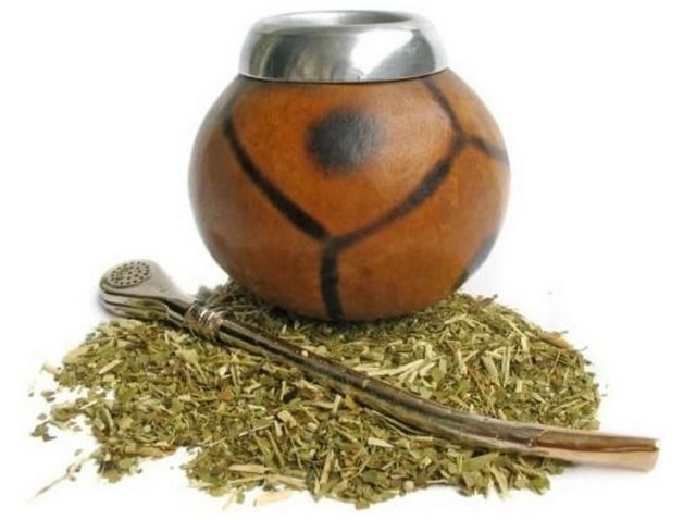 Güney Amerikalılar tarafından zihinsel uyanıklığı artırma amacıyla kullanılmaktadır. Uyarıcı etkisi içindeki kafein, teofilin ve teobromin'den kaynaklanır.