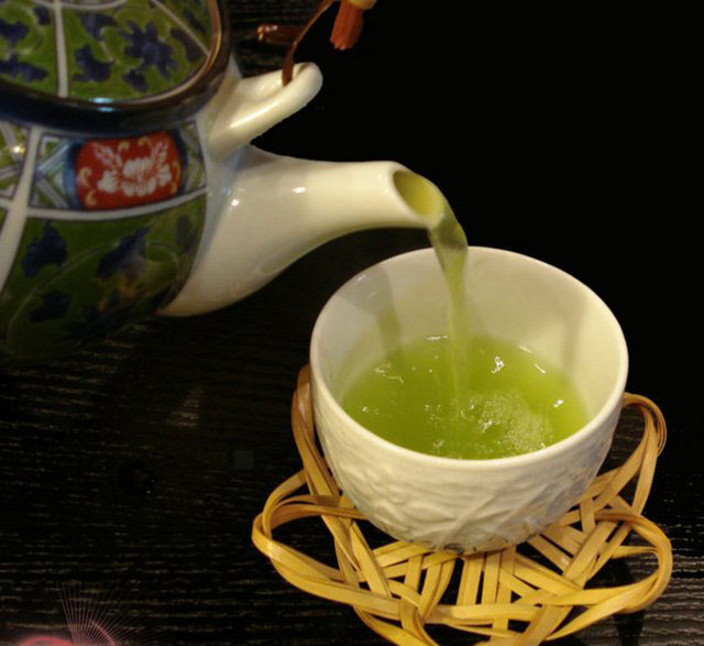 Enerji veren bitki çayları iyi bir alternatif olarak günün yorgunluğunu atmak için de en ideal içeceklerdir.