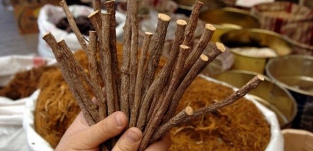 Meyan kökü siroz gibi karaciğer hastalıklarına fayda sağladığı gibi akne, sivilce, sedef hastalığı gibi ciltte oluşan problemler için de meyan kökü kullanılabilir.