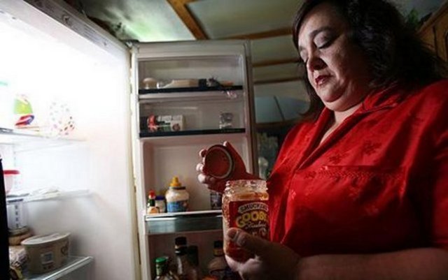 Gece yeme sendromu kalori alımını ciddi derecede artıran ve birçok nedeni olabilen bir yeme bozukluğudur.