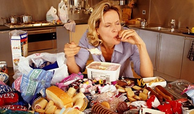 Akşam yemekten sonra televizyon karşısında uyuya kalıyorsanız...