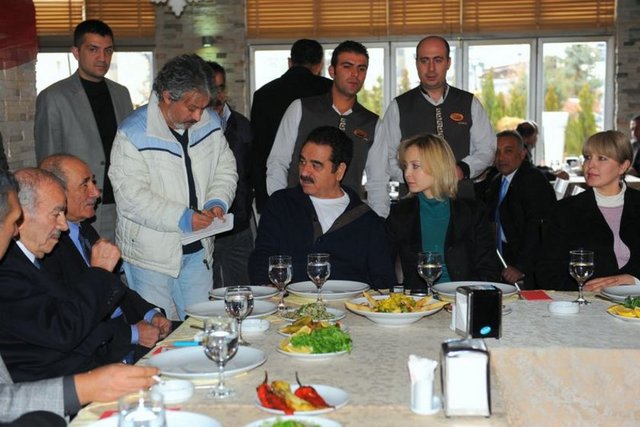 "Kullandığı ilaçlardan dolayı bazen ses tonu yüksekliyor."