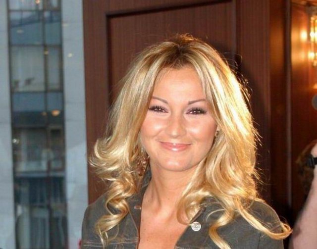 Pınar Altuğ'un Su adında bir kızı var.