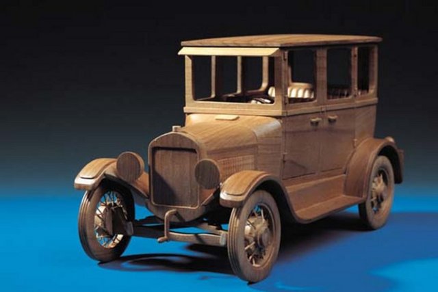 Ahşap biblolar, kitaplıklar, raflar ve çerçeveler evinize otantik bir hava katacak.