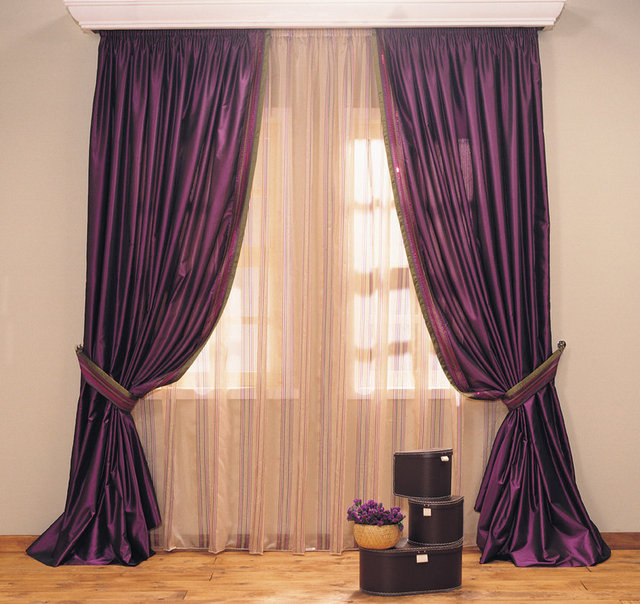 Ev dekorasyonumuzun tamamlayıcısı olan perdeler ise mevsimden mevsime farklı kullanımı olabilir.