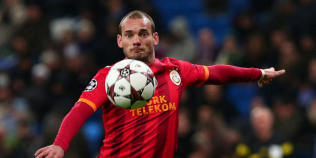 Ada basını, Galatasaray'ın yıldızı Wesley Sneijder'in İngiltere Premier Lig - ekiplerinden Manchester United'a transfer olacağını iddia etti. Manu'nun Sneijder'i, - Antonio Valencia ya da Luis Nani'den biri ile takas yapabileceği iddia edildi.