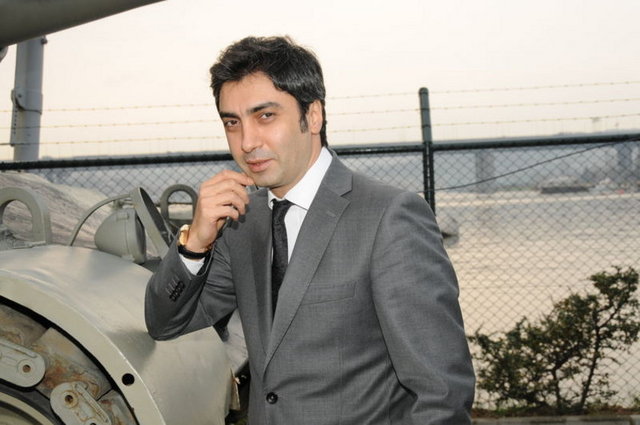 Kurtlar Vadisi dizisinde Polat Alemdar karakterini canlandıran Necati Şaşmaz, ticarete atılıyor. Necati Şaşmaz, abisi Naci Şaşmaz ile birlikte Bolu'nun Gerede ilçesinde büyükbaş hayvan yetiştiriciliği yapacak. Necati Şaşmaz, yatırımlarını sürekli olarak Gerede'ye yapıyor. Gerede Belediye Başkanı Ömer Baygın konuyla ilgili olarak, "Şaşmaz ailesi daha önce ilçemize büyük bir ahşap fabrikası kurdu. Gerek Raci Şaşmaz, gerekse Necati Şaşmaz ilçemizi sık sık ziyaret ediyor. En son büyükbaş hayvancılık yapmak istediklerini bizlere ilettiler. Bizler bu girişimden son derece mutlu olduk. Gerede'ye yatırım yapmak isteyen herkese kapımız açık ve sonuna kadar kendilerine destek vereceğiz" dedi.