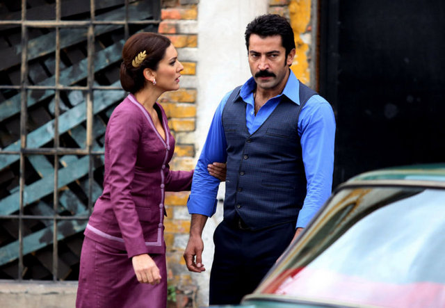 Altı katlı yeni bir apartman yaptıran Kenan İmirzalıoğlu, inşaat devam ederken yeni binasının arka tarafındaki küçük tek katlı atıl binayı da satın aldı.