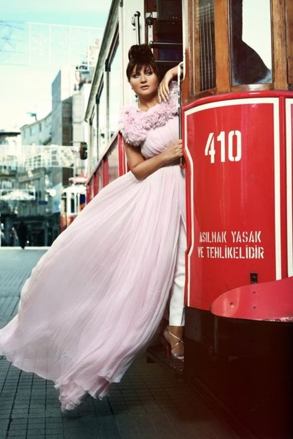 Can, ana faaliyetleri bilgi, iletişim ve medya olan şirketle televizyon dizileri, sinema ve reklam filmleri çekecek, gençlere albüm yapacak.