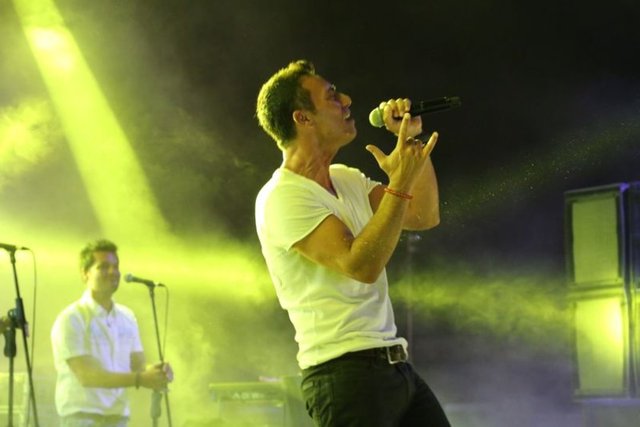 Sandal battı! - Zafer AKBAŞ / HT MAGAZİN - Mustafa Sandal, 2011 yılında o dönem revaçta olan elektronik sigara ticaretine girdi. Ortağıyla kurduğu Fikiron adlı şirket ilk yıl büyük satış rakamlarına ulaştı.