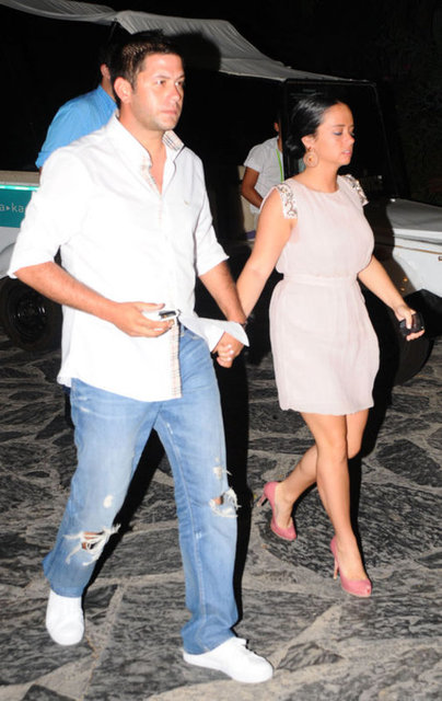 Sevilen komedyen ilk kez sinema harici bir sektöre yönelirken, Ahmet Baran Çetin ise restoran-kafe konusunda deneyimli. Ahmet Baran Çetin geçen sene ünlü bir AVM'de restoran açmıştı.