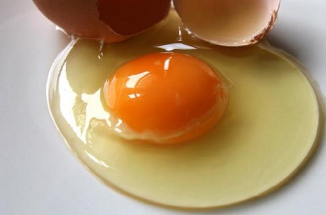 Yumurta: Sizi uzun süre tok tutma özelliğine sahip olan yumurta, glikoz seviyesini korur ve endişeden uzaklaşmanızı kolaylaştırır.