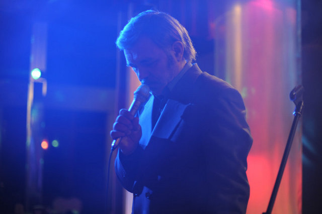 Yavuz ve Neşe birlikte Yozgat'a giderler. İkili bir süre sonra Yozgat'ta yaşayan berberlik yapan Sabri'yle (30) tanışırlar.