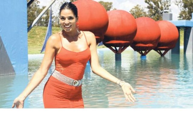 "Annesi önce Ankara TED'e götürdü ama Krause'yi almadılar. İzmir Özel Türk Koleji'ne de önüne konan gazeteyi okuyamadığı için kabul edilmedi. Bodrum Lisesi'ne girdi."