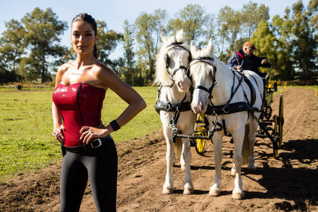Sunucu Asuman Krause de Wikipedia sayfasını kendi oluştrdu. Esprili kişiliğiyle bilinen Krause, sayfasını esprili bir üslupla yazdırdı.