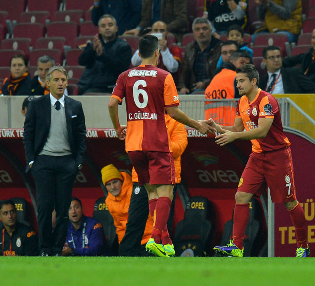 8. HAFTA		 - Galatasaray-Kardemir Karabükspor		 - Dk: 67 (Skor: 1-1) (Maç skoru: 2-1)	Ceyhun Gülselam çıktı Aydın Yılmaz girdi	 - Dk 82	Aydın Yılmaz asist Sneijder gol	 - Roberto Mancini	900000 TL kazandırdı	 -