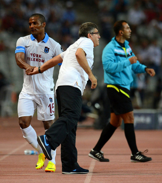 2. HAFTA		 - Trabzonspor-Çaykur Rizespor		 - Dk: 44 (Skor: 1-1) (Maç skoru: 2-1)	Volkan Şen çıktı Florent Malouda girdi	 - Dakika 49	Florent Malouda Gol	 - Mustafa Reşit Akçay	900000 TL kazandırdı	 -