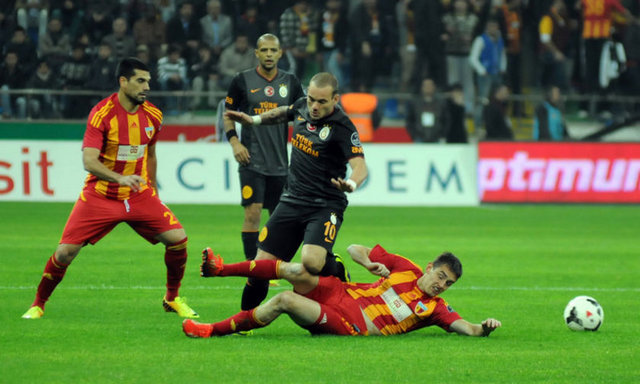 SAKATLIK NEDENİYLE GALATASARAY -