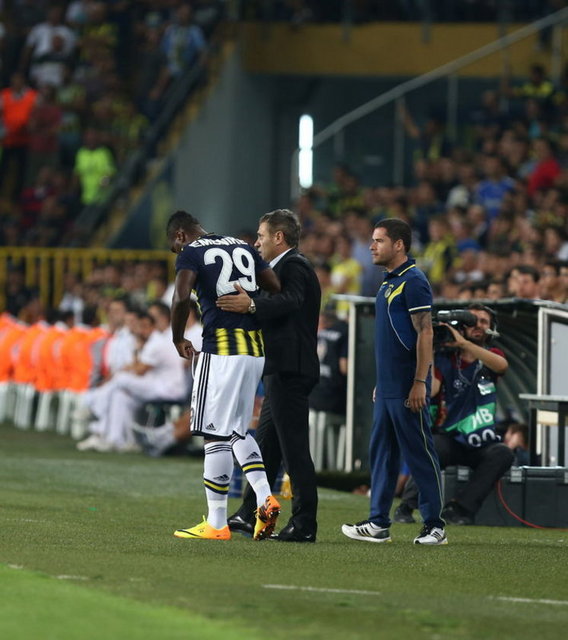 12. HAFTA	 - MP Antalyaspor-Fenerbahçe	 - Dk 62 (Skor: 1-1) (Maç skoru: 1-2)	Alper Potuk çıktı Emenike girdi - Dk 89	Emenike asist Moussa Sow gol - Ersun Yanal	900000 TL kazandırdı -