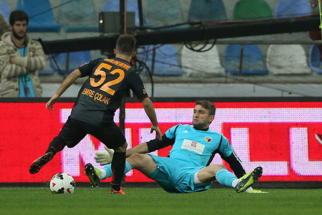 9. HAFTA		 - Kayserispor-Galatasaray		 - Dk: 46 (Skor: 2-2) (Maç skoru: 2-4)	Sneijder çıktı Emre Çolak girdi (sakatlık)	 - Dk 57	Emre Çolak asist Burak Yılmaz gol	 - SAKATLIK NEDENİYLE	900000 TL kazandırdı	 -