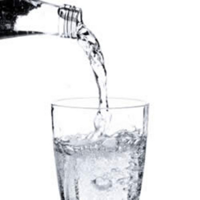 Maden suyunun sadece yemek sonrasında içildiğinde, sindirimi kolaylaştıran bir içecek olmayıp, bunun yanında onlarca faydasının olduğunu biliyor muydunuz?