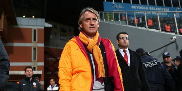 Elazığspor'u konuk edecek olan G.Saray'ın - kadrosunda yer almayacak yabancı futbolcular belli oldu. Sarı-kırmızılı takımın - teknik patronu Roberto Mancini, Elazığspor maçının 18 kişilik kadrosuna Dany, - Amrabat, Bruma ve Sneijder'i almadı.