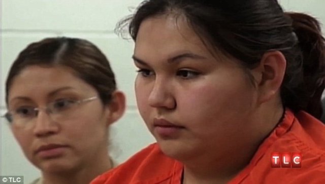 Ancak adli tıpta yapılan incelemeler Eliseo'nun kafasına bir darbe alarak öldüğüne işaret etti ve Mayra'nın ağırlığındaki bir insanın kolunu kaldırıp böyle bir şey yapabilme ihtimali yoktu. -