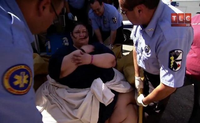 Mayra ambulans çağırdı. Bebek hemen hastaneye götürüldü. Bir süre sonra Jamie hastaneden arayarak Mayra'ya, "Eliseo'ya zarar verenin kim olduğunu söyleyene kadar bebeğimi görmeme izin vermiyorlar" dedi ve kardeşinden kendisi için yalan söylemesini istedi.