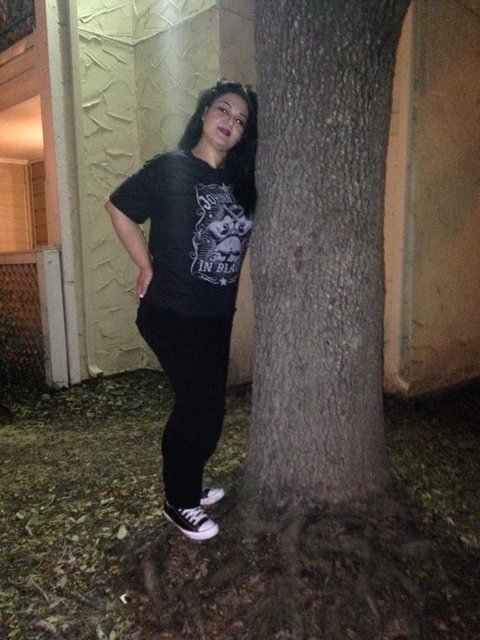 Dört yıldır kilo vermek için çaba sarfeden genç kadın şimdilerde 90 kilo civarında. -