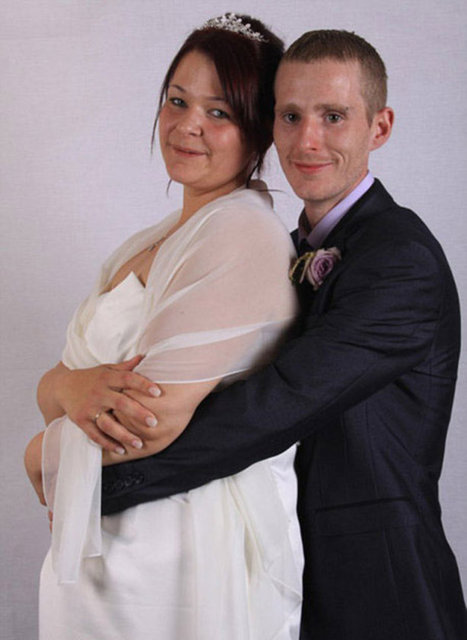 Kilo verdi, hayatı karardı Düğününde güzel görünmek için 10 beden küçülen Kristina Miles, aşırı kilo vermesi sonrasında ortaya çıkan fazla derilerinin cinsel hayatını bitirdiğini söyledi.