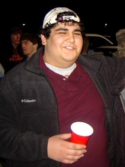 Arya Farzin, tam 165 kiloydu. Bunun nedeninin de yanlış yemek yeme alışkanlıkları olduğunu söylüyor. Daha sonra amcasının önerdiği bir beslenme sistemi sayesinde fazla kilolarından kurtuldu.