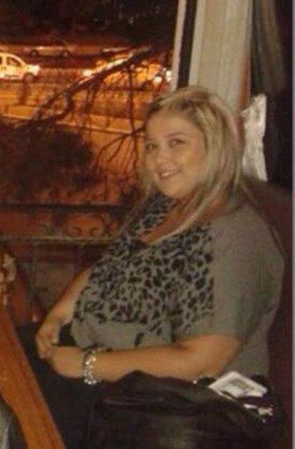 8 ayda 54 kilo! - Duygu Oturak, geçtiğimiz yaz tatile gitmek için bindiği uçakta kabin görevlisinin "Acil çıkış kapısındasınız, bu kiloyla müdahale edemezsiniz, koltuğunuzu değiştireceğiz" sözleriyle karşılaşınca ameliyat olmaya karar verdi.