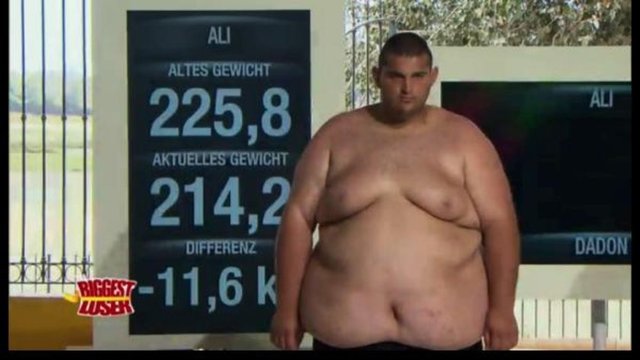 "Sağlıklı bir yaşam ve kilo vermek için öncelikle spor yapın. Yediklerinize dikkat edin, ağır yemeklerden kaçının ve fazla ekmek yemeyin" tavsiyesinde bulundu.