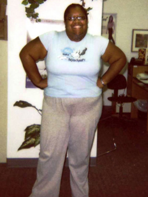 Stacie Guinnes, 20'li yaşlarının başında 154 kiloymuş. Lise yıllarında bir sevgilisi varmış ve onun yanında neredeyse bir kuş kadar az yiyormuş. "Çünkü beni yerken görmesini istemiyordum" diye anlatıyor.