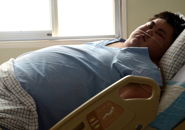 19 yaşına geldiğinde 150 kilogram olan Sun, 3 yıl içinde hızla kilo alarak 300 kilograma ulaşmıştı...