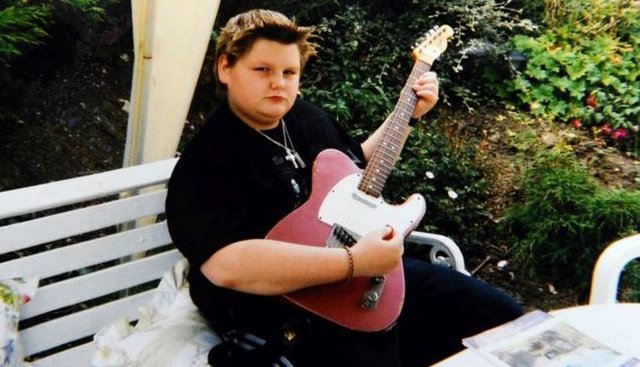 Diyete giren ve çeşitlik operasyonlar geçiren Hewitt bugün 23 yaşında...