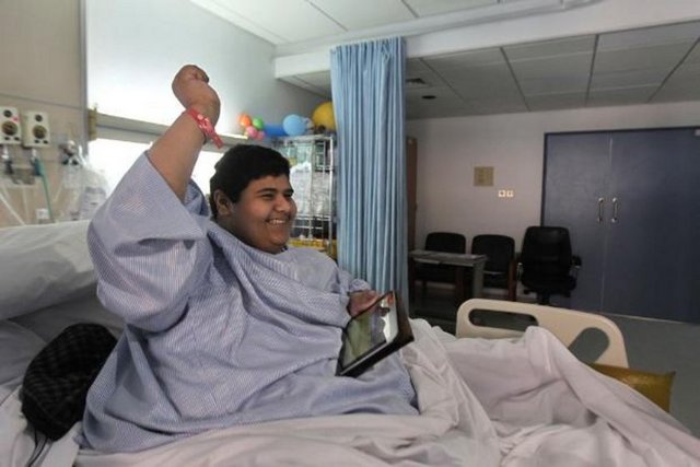 20 yaşındaki Suudi genç, tedavisine başlamadan önce 610 kilo ağırlığında idi. Doktorların, "zayıflamazsa ölebileceği" uyarısına rağmen bir türlü kilo veremiyordu.