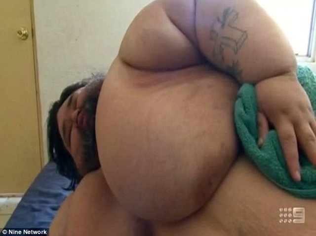 Naputi'nin bu zor zamanlarında imdadına eşi yetişti ve anlamda ona destek oldu. Her gün onu temizledi, yemek yaptı ve bakımıyla ilgilendi... -