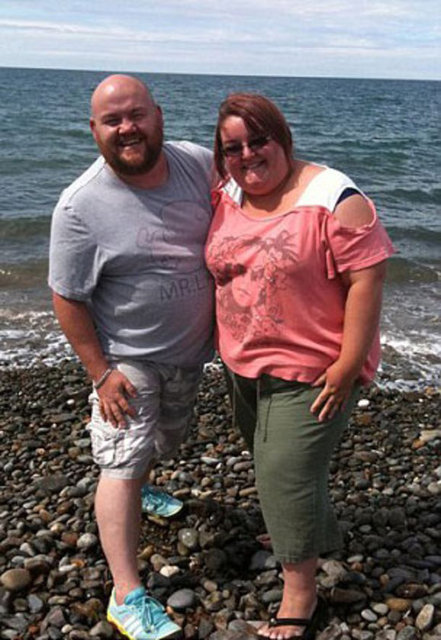 31 yaşındaki Joanne Richards ve 43 yaşındaki Barry Ricketts çifti verdikleri kilolar sonrası değişimleriyle herkesi şaşırttılar...